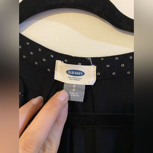 Old Navy, Black & White Dot Long Sleeve Top, Size S, EUC - Picture 4 of 6